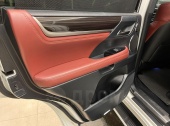 Lexus LX570